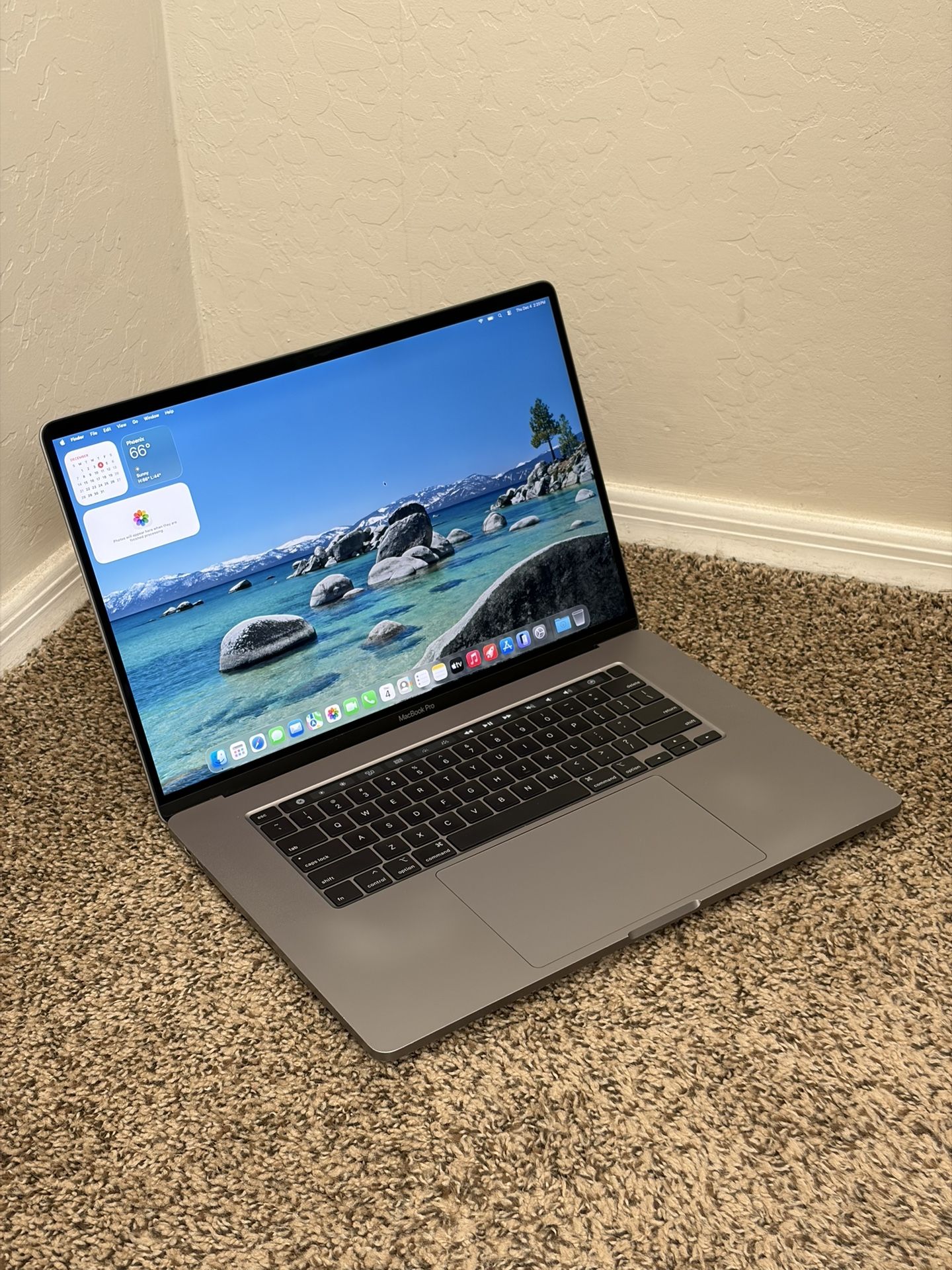 MacBook Pro 16” 2019 i7 16GB 512GB Touchbar