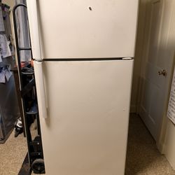 GE Refrigerator 