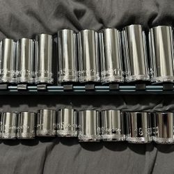 BRAND NEW DeWalt 22 Piece Deep and Short  METRIC 6 Point Socket set for 3/8" Drive