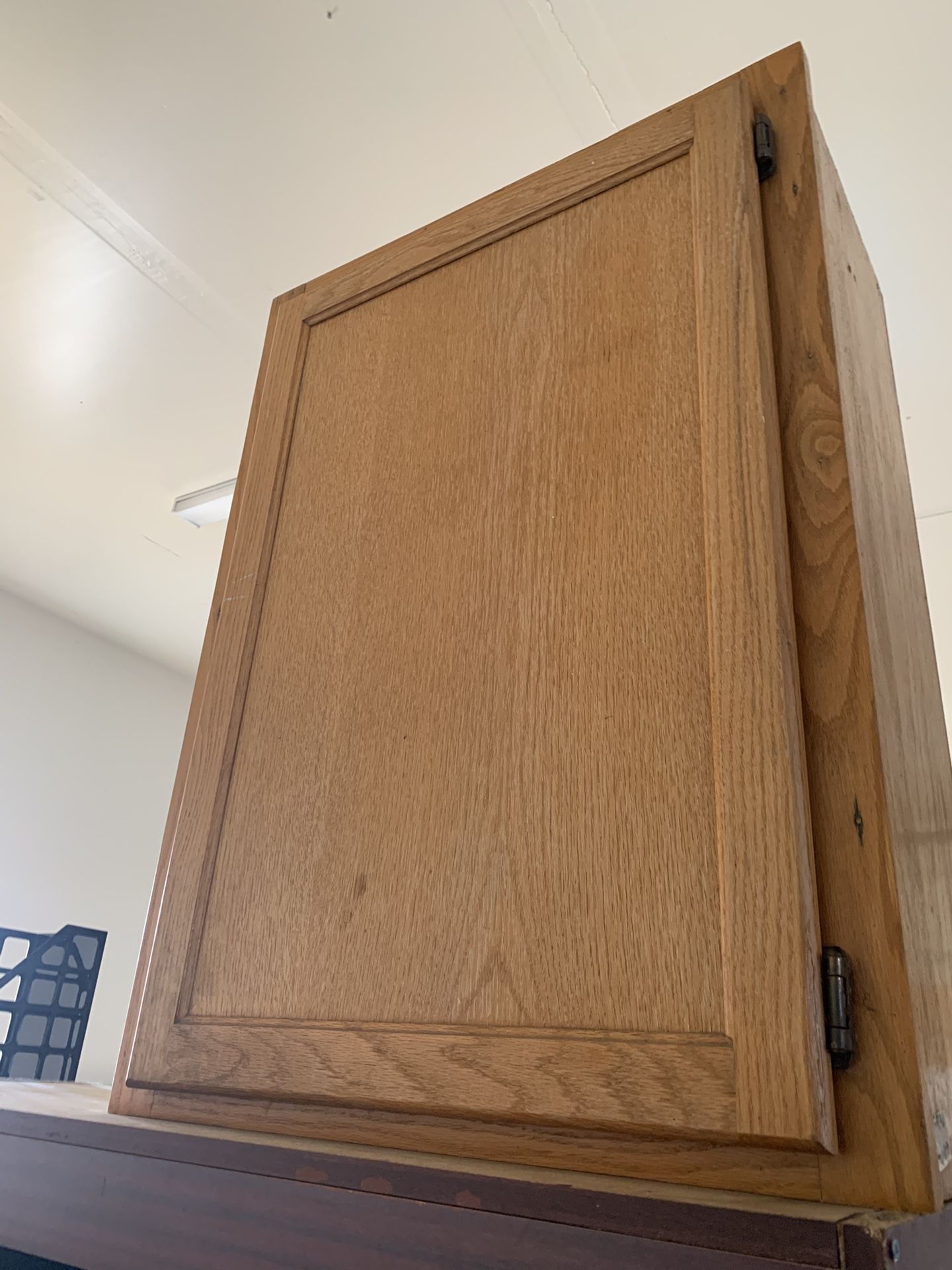 Upper cabinet with shelf