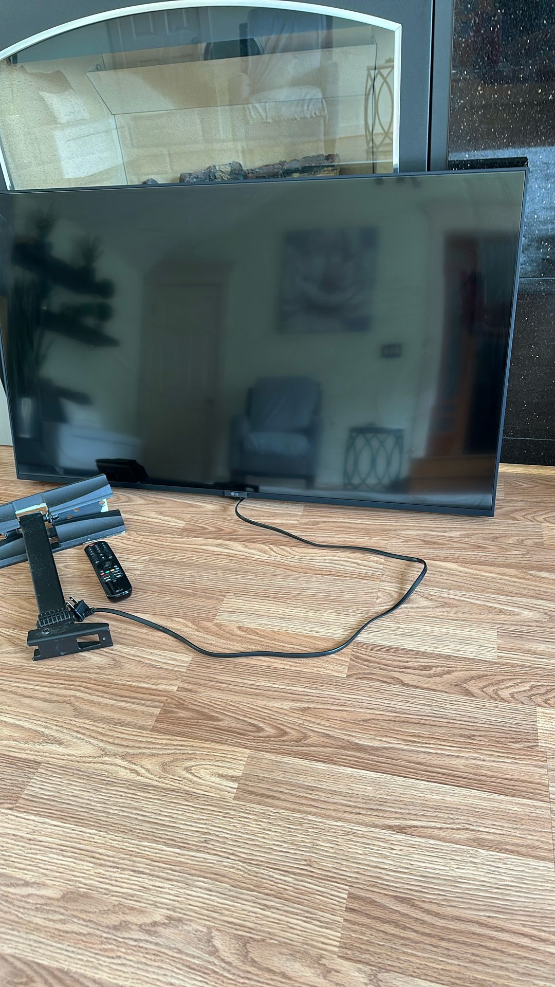 LG TV 38/32 Good Condition