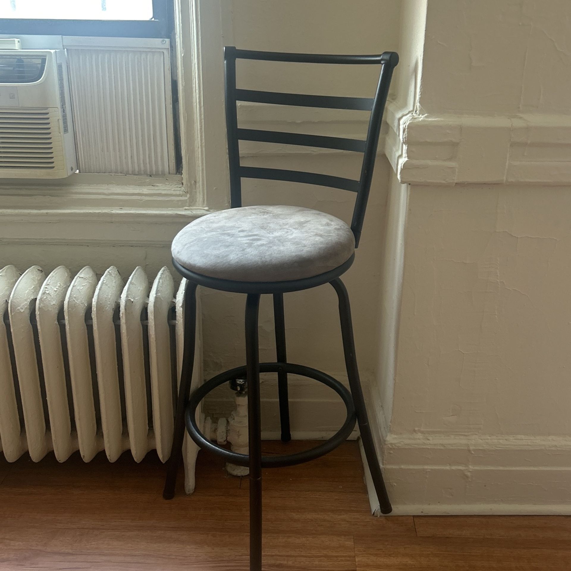 One little bar seat with cushion!