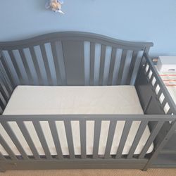Gracias Solano Crib and Changer With Drawer and Matress