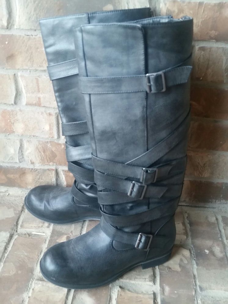 Women's boots - size8