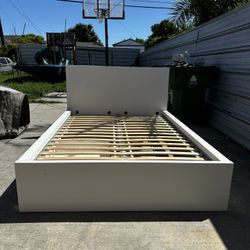 Full size Bed Frame W/storage Drawer 