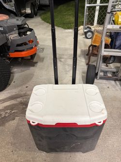 Igloo 28-Quart Quantum Wheeled Cooler