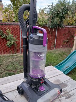 Bissell VACUUM CLEANER