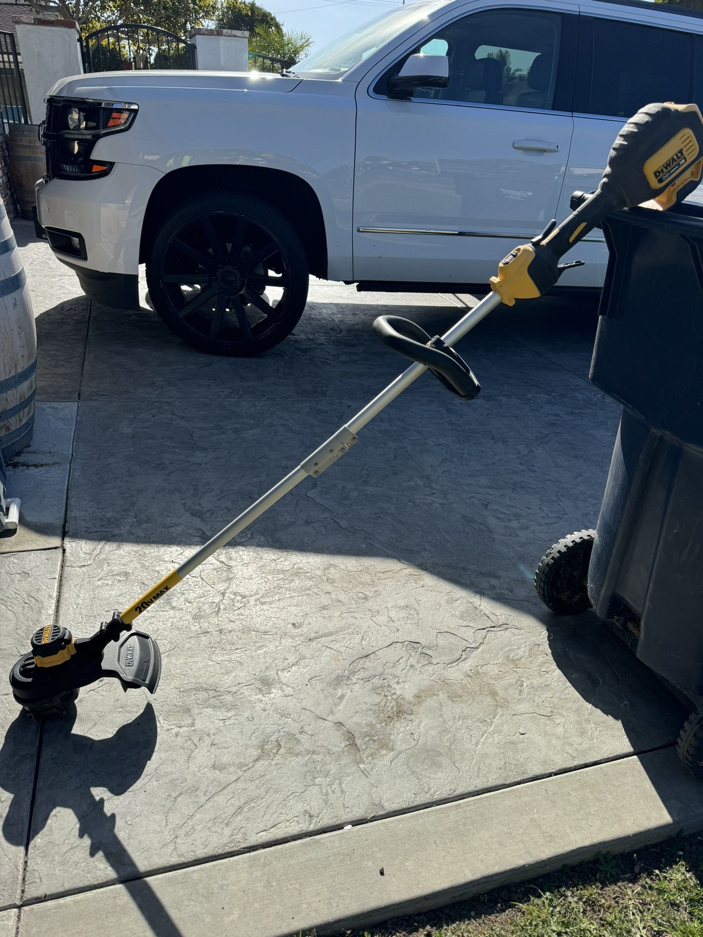 Dewalt Battery Weed Eater for Sale in Huntington Beach, CA OfferUp