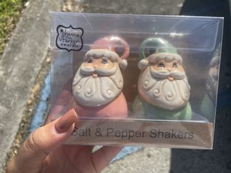 Salt And Pepper Shaker Santa’s