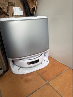 Narwal robo vaccum and mop