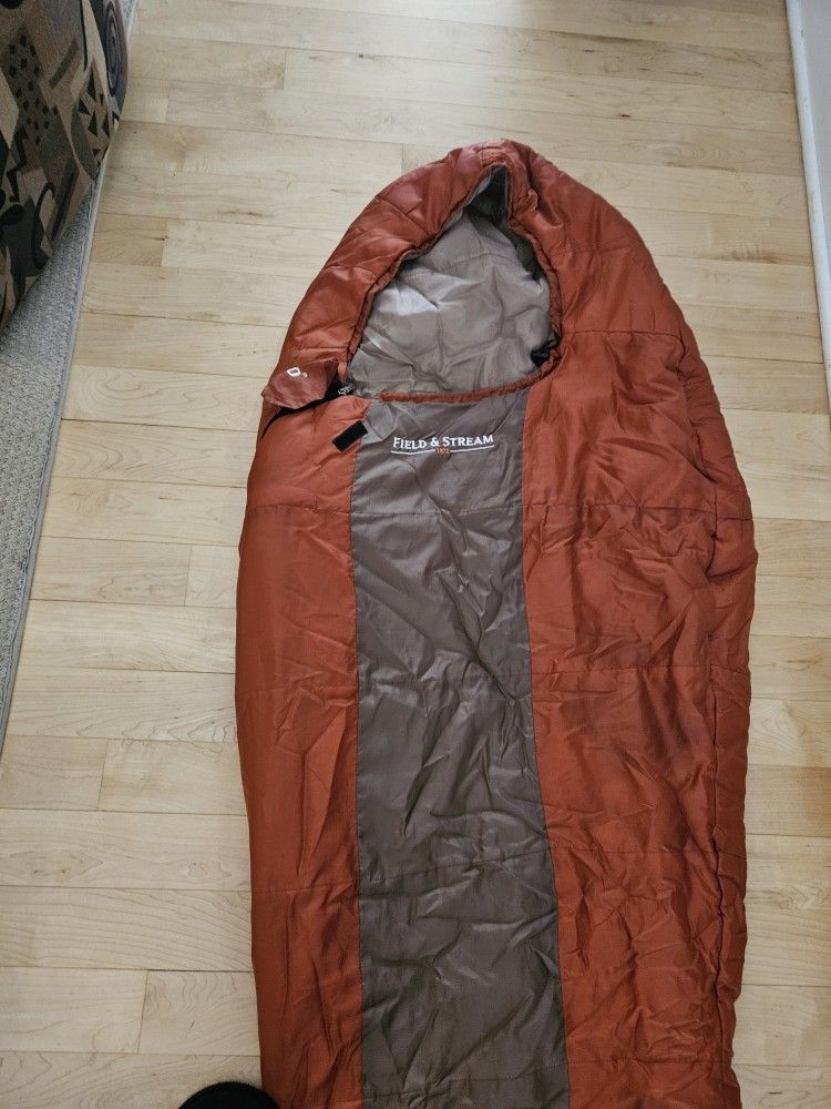 2 Sleeping Bags