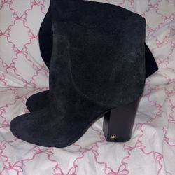 MK black boots