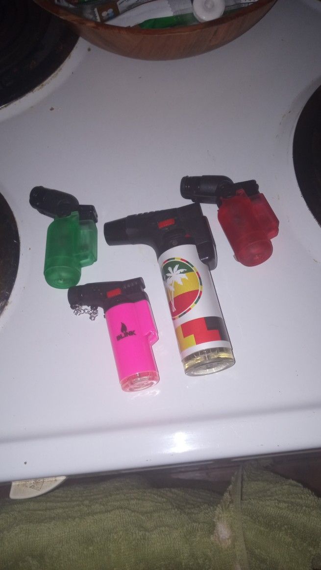 4 Brand New Torches An 1 Brand New Astray