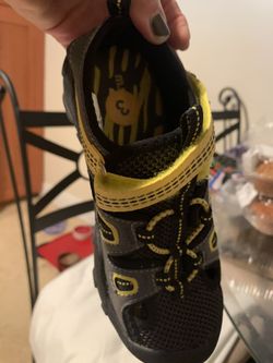 Sketchers size 3 sandals