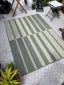 Outdoor rug