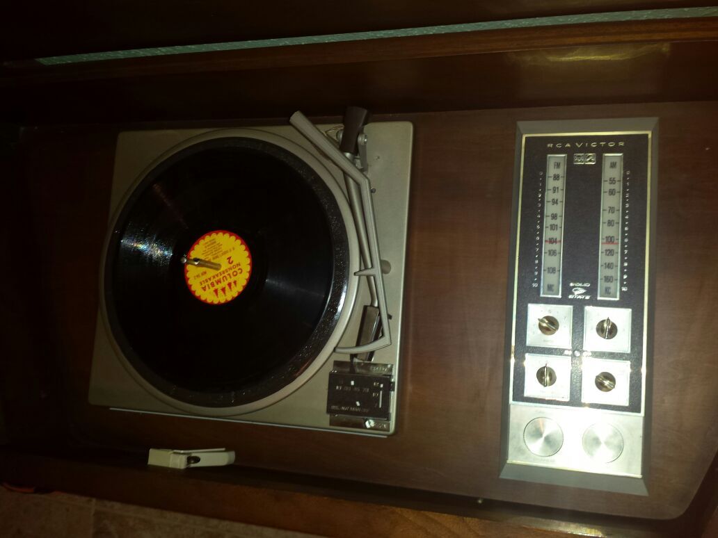 RCA Victrola victor VJT30S stereo turntable console late 60'S