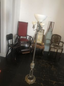 5 feet tall antique vintage old living room lamp , was working perfectly , for sure need to be clean and replace some cables .... down towm miami are
