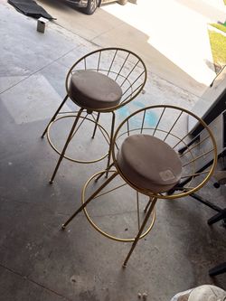2 gold cushioned stools