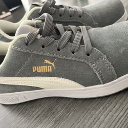 Woman’s Puma Comp Toe Work shoes 7 