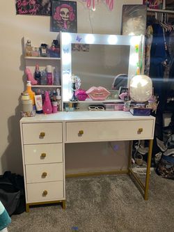 Vanity/chair