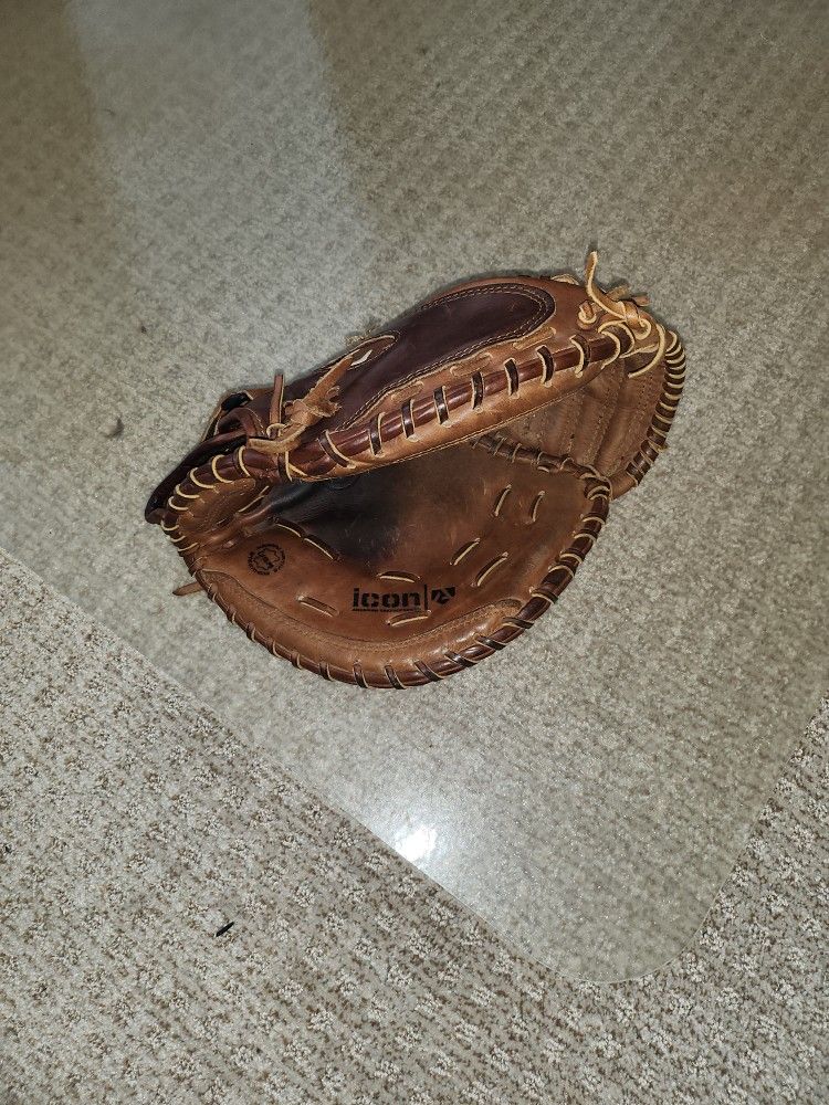Louisville Slugger TPS Icon Fastpitch ICF203 Catcher's Mitt