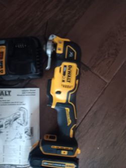 Dewalt  Ocilataing Tool Combo