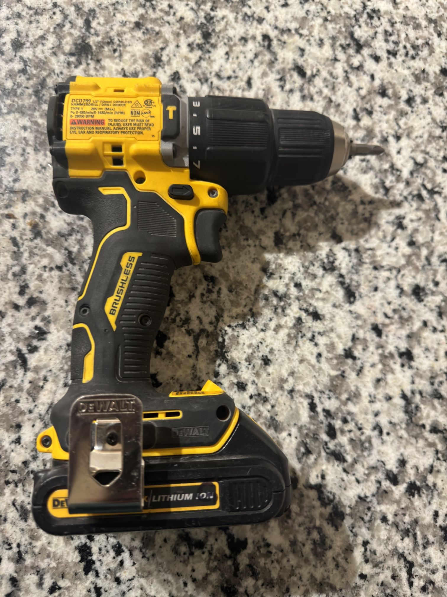 DeWalt 20V MAX ATOMIC 1/2 Brushless Cordless Hammer Drill Kit
