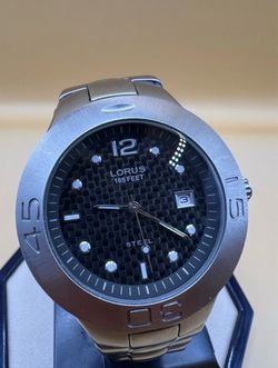 Lorus ( by a Seiko ) Steel Quartz Men's Wrist Watch . Textured carbon fiber dial