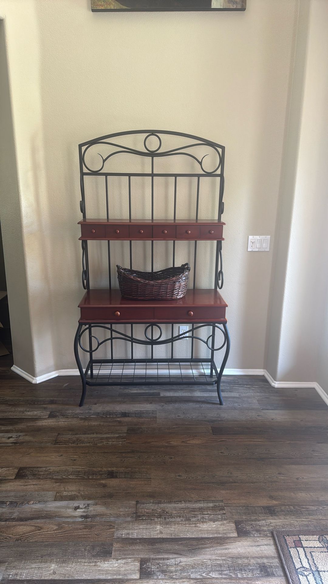 Bakers Entry Way Rack