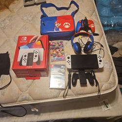 NINTENDO SWITH OLED COLLECTERS EDITION PLUS 2 GAMES MAROIKART 8 AND LEGEND OF ZELDA TRAIL OF TEARS