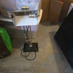 Table lamp with electrical outlets