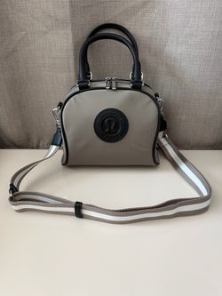 Lululemon Bowler Crossbody Bag LIKE NEW!!