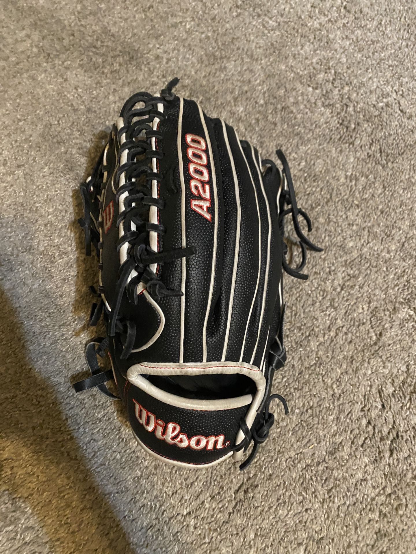 A2000 BASEBALL GLOVE