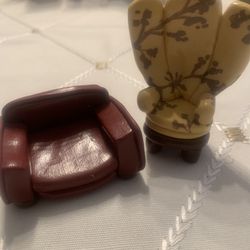 Disney Miniatures Recreated Carl & Ellie Chairs From Disneys Movie “UP” Awesome! Cake Toppers??? 