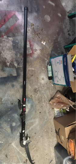 Husky Extendable Pole Saw & Pruner