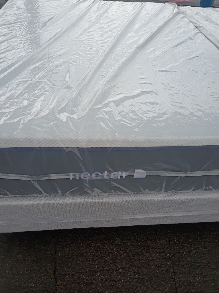 Brand New Queen Size Memory Foam Mattress Included Box Spring Free Delivery Depends On Location