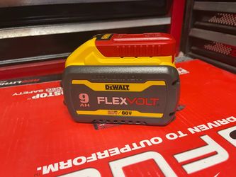 DEWALT FLEXVOLT BATTERY 9.0 slightly used almost new Out the box coming to check no rush to buy