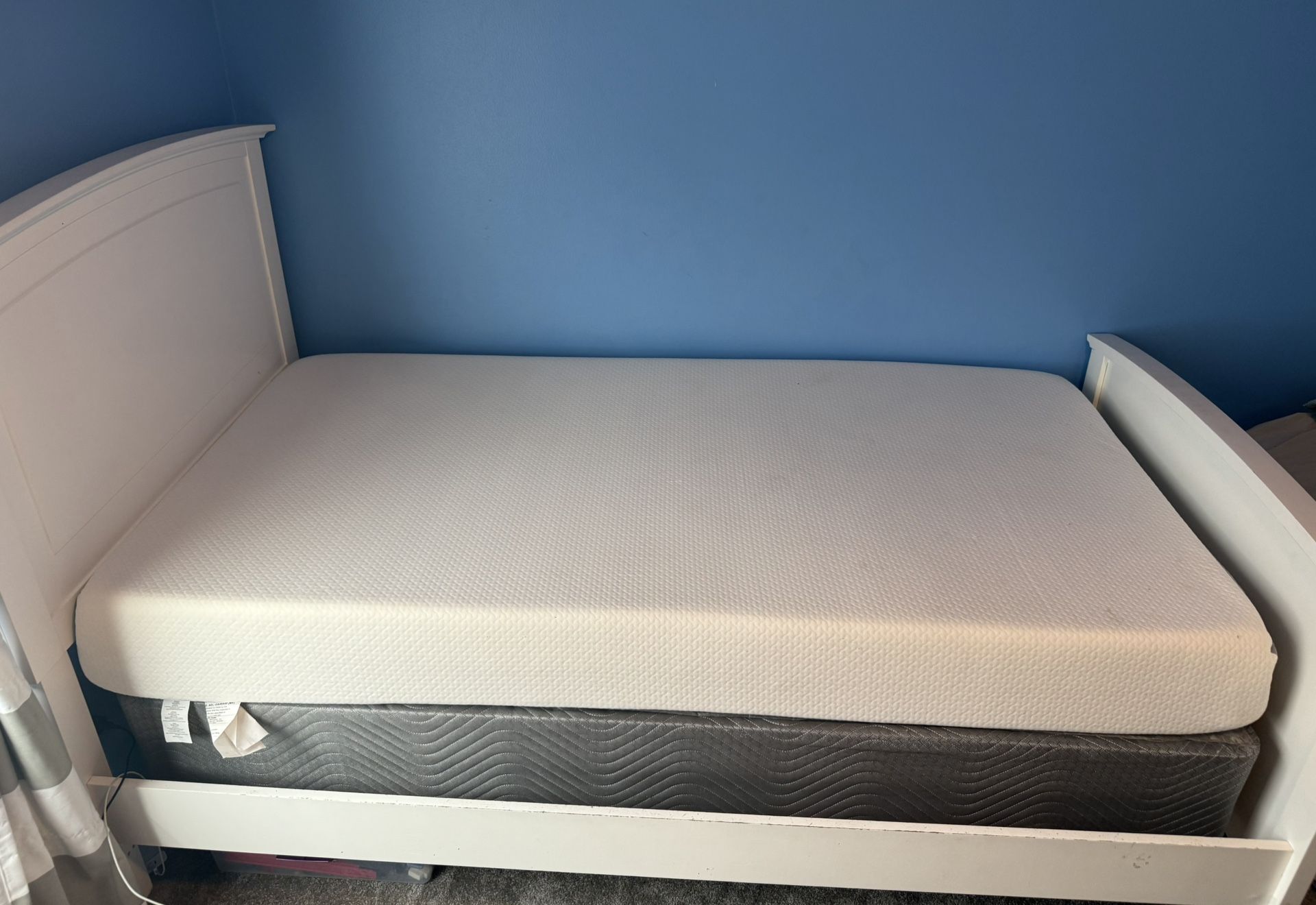 Twin Bed frame/box Spring/mattress