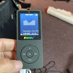 Ruiz’s Mp3 Player With Charger