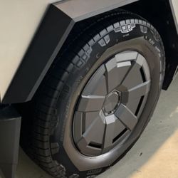 Tesla Cybertruck 20" Cyber Wheel Cover