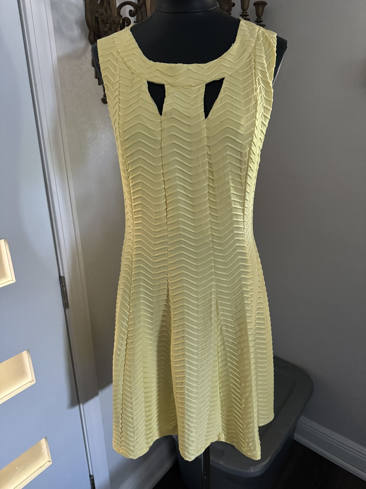 Dress Size 12 Stretchy. Pastel Yellow