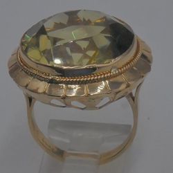 18kt yellow gold ring 11.1 grams size 6.5 with peridot stone approximately 20mm. i-11536