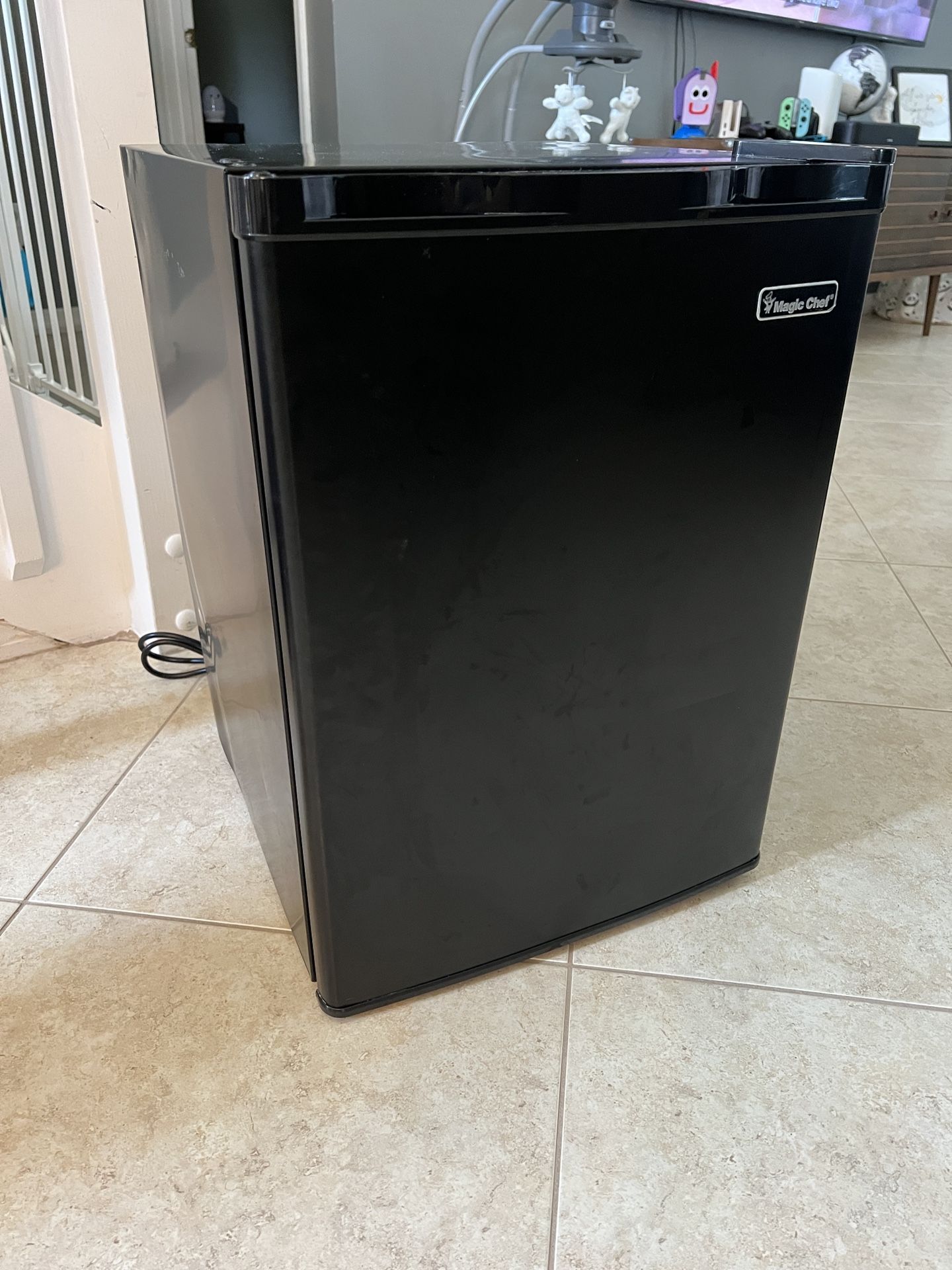 Mini Fridge 2.6 cu. ft
