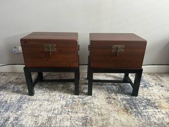 Small storage chests with removable stand