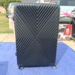 Large Tahari Hard Shell Spinner Luggage
