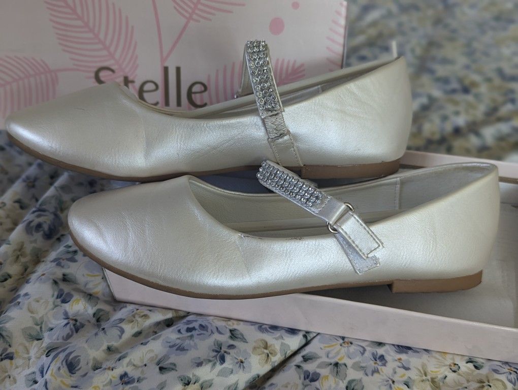 Girl's Dress Shoes for the First Communion, Wedding, Formal Occasion.