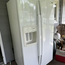 Whirlpool Gold 25 C.F. Side By Side Refrigerator 