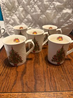 Vintage Christmas Mug Set