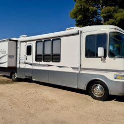 2002 rexhall AERBUS 36ft class A has 2 large slide outs only 56k miles