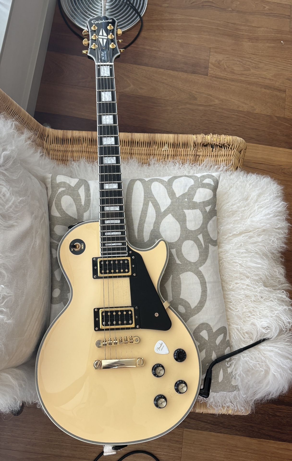 Les Paul Custom Pro Electric Guitar
